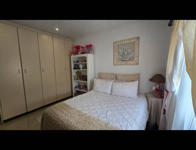 3 BEDROOM SIMPLEX TO LET IN BROADLANDS